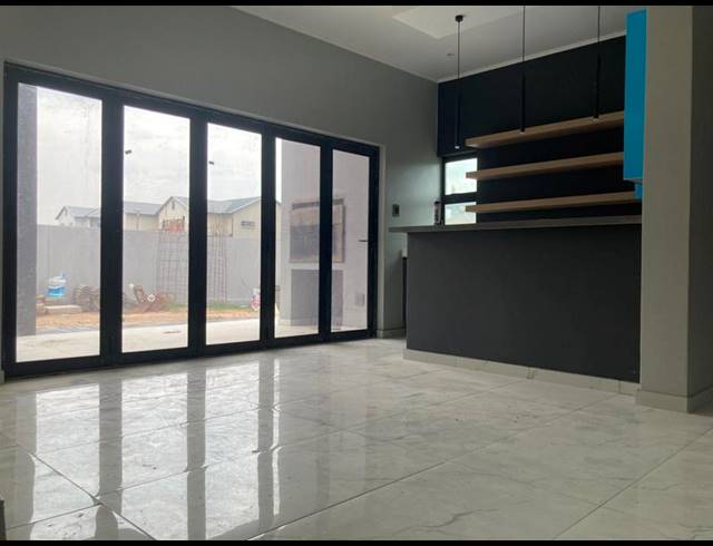 4 BEDROOM HOUSE FOR SALE IN SIX FOUNTAINS RESIDENTIAL ESTATE